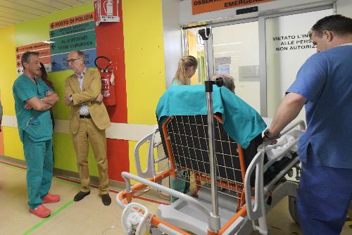 Il vicegovernatore Riccardo Riccardi durante il sopralluogo al Pronto soccorso dell'Ospedale di Cattinara
